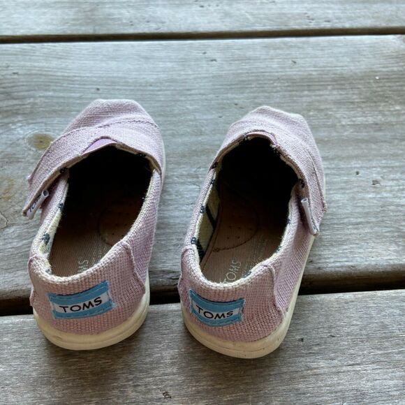 Toms Girls Shoes Size 5 Light Lavender Periwinkle Slip Ons - Picture 3 of 9